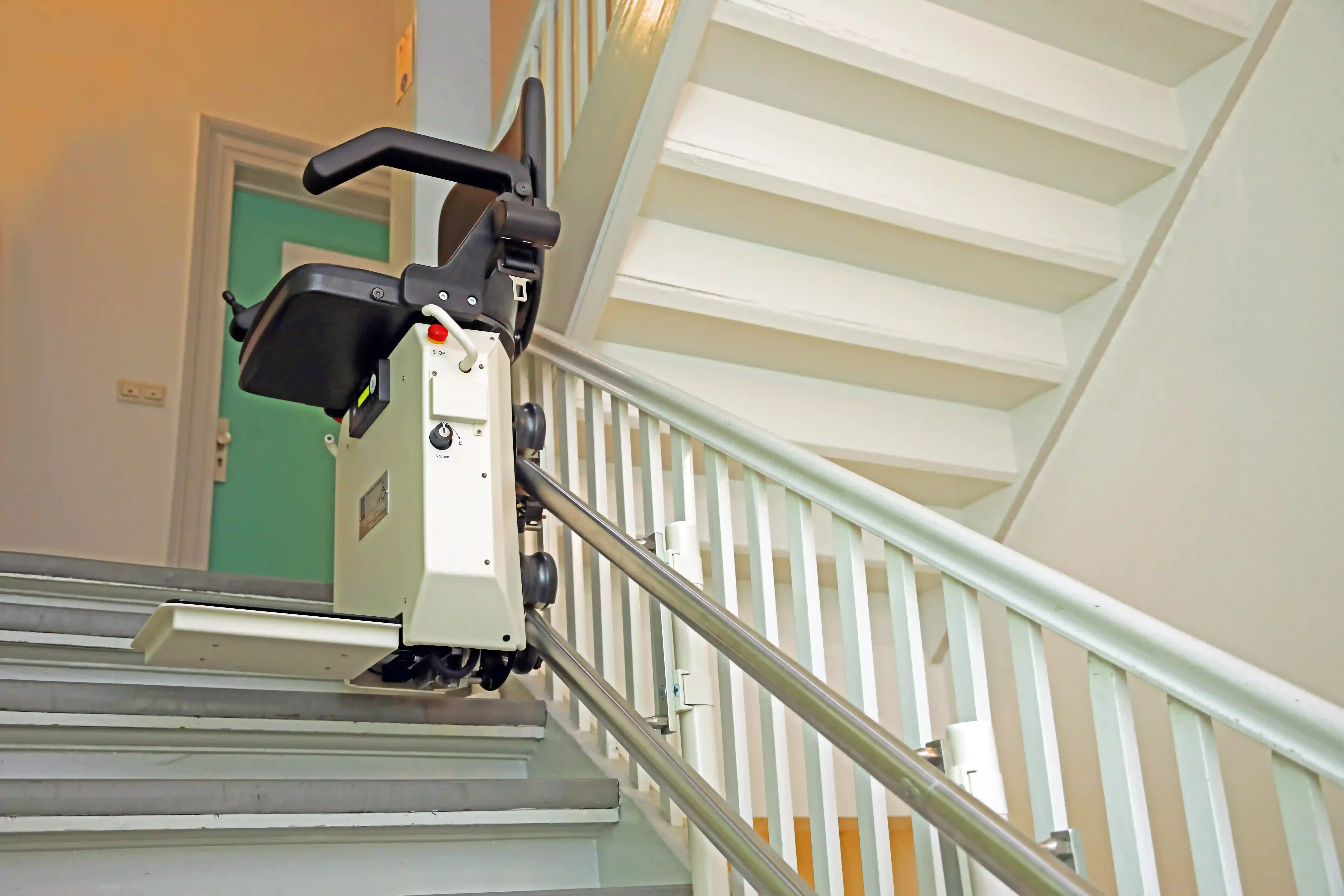 Image pose monte escalier 4 monte escalier access