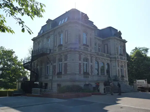 Monte Escalier Access Pose monte escalier Beuvrages