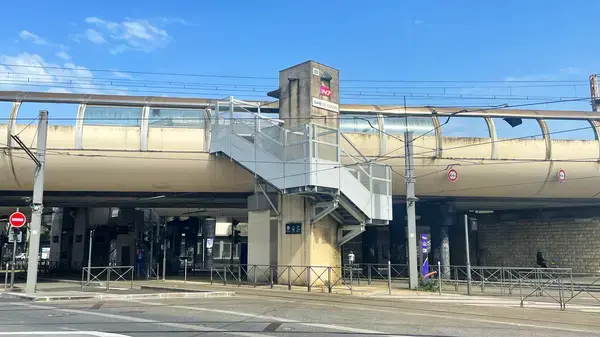 Monte Escalier Access Pose monte escalier Cenon
