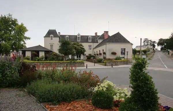 Monte Escalier Access Pose monte escalier Guichen