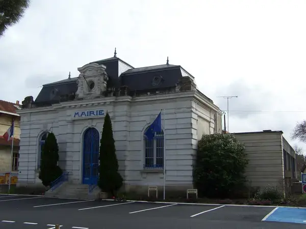 Monte Escalier Access Pose monte escalier Le Porge