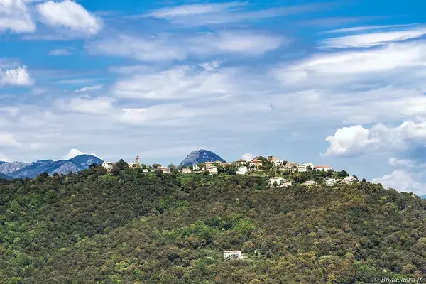 Monte Escalier Access Pose monte escalier Prunelli-di-Fiumorbo
